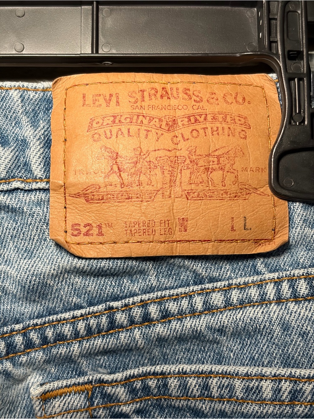 Vintage 1996 Levi’s 521 Tapered Fit Leg Size 18 Long Light Wash Made in USA VTG - Picture 9 of 16